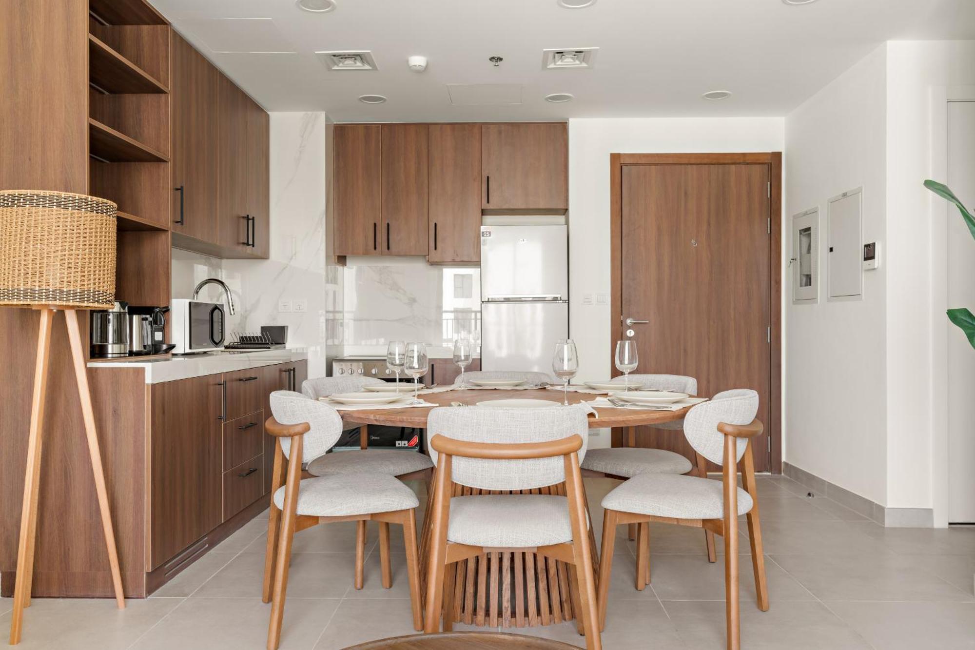 Apartment Vayk - Modern 2br With Pool View In Town Square Dubai