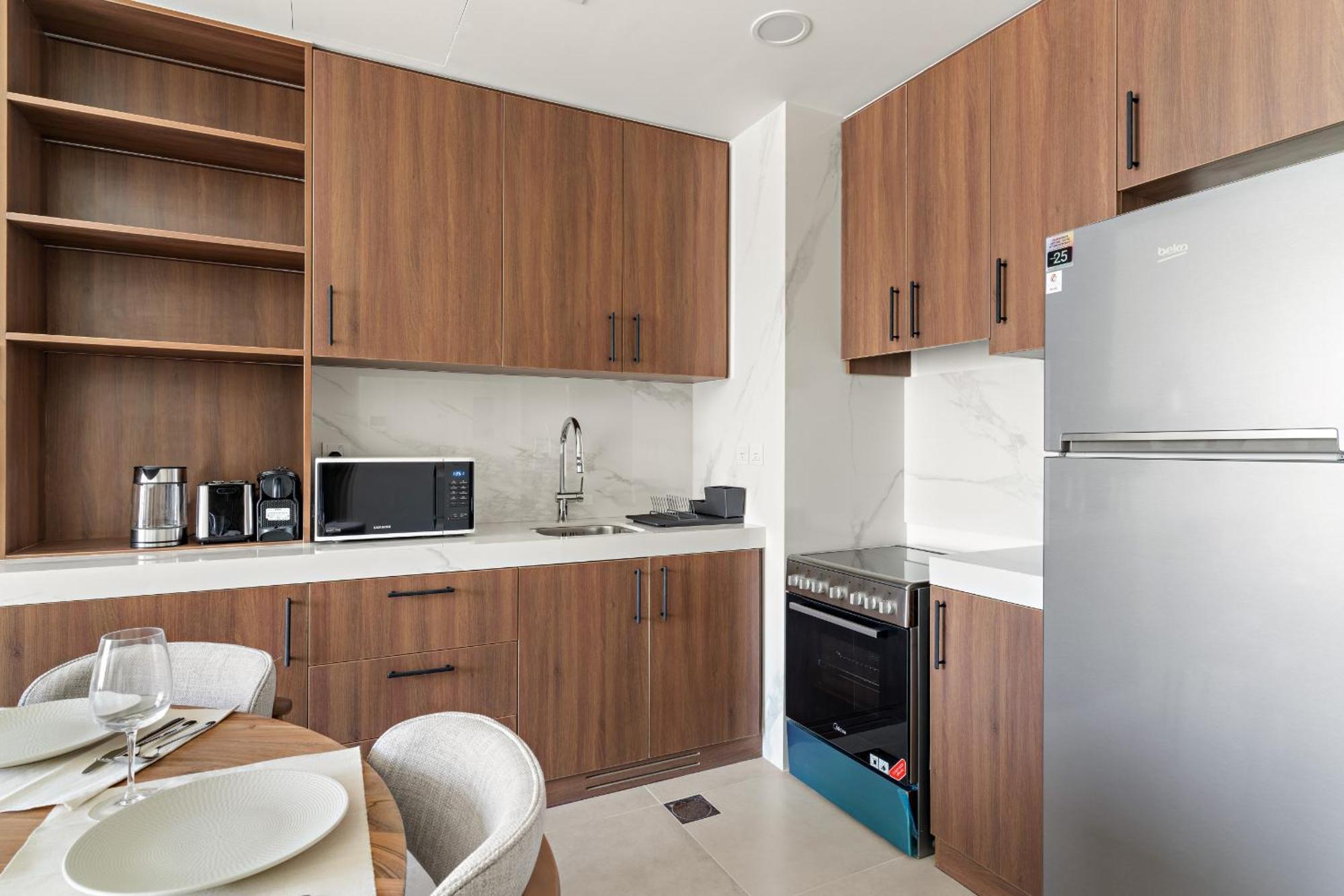 Vayk - Modern 2br With Pool View In Town Square Dubai