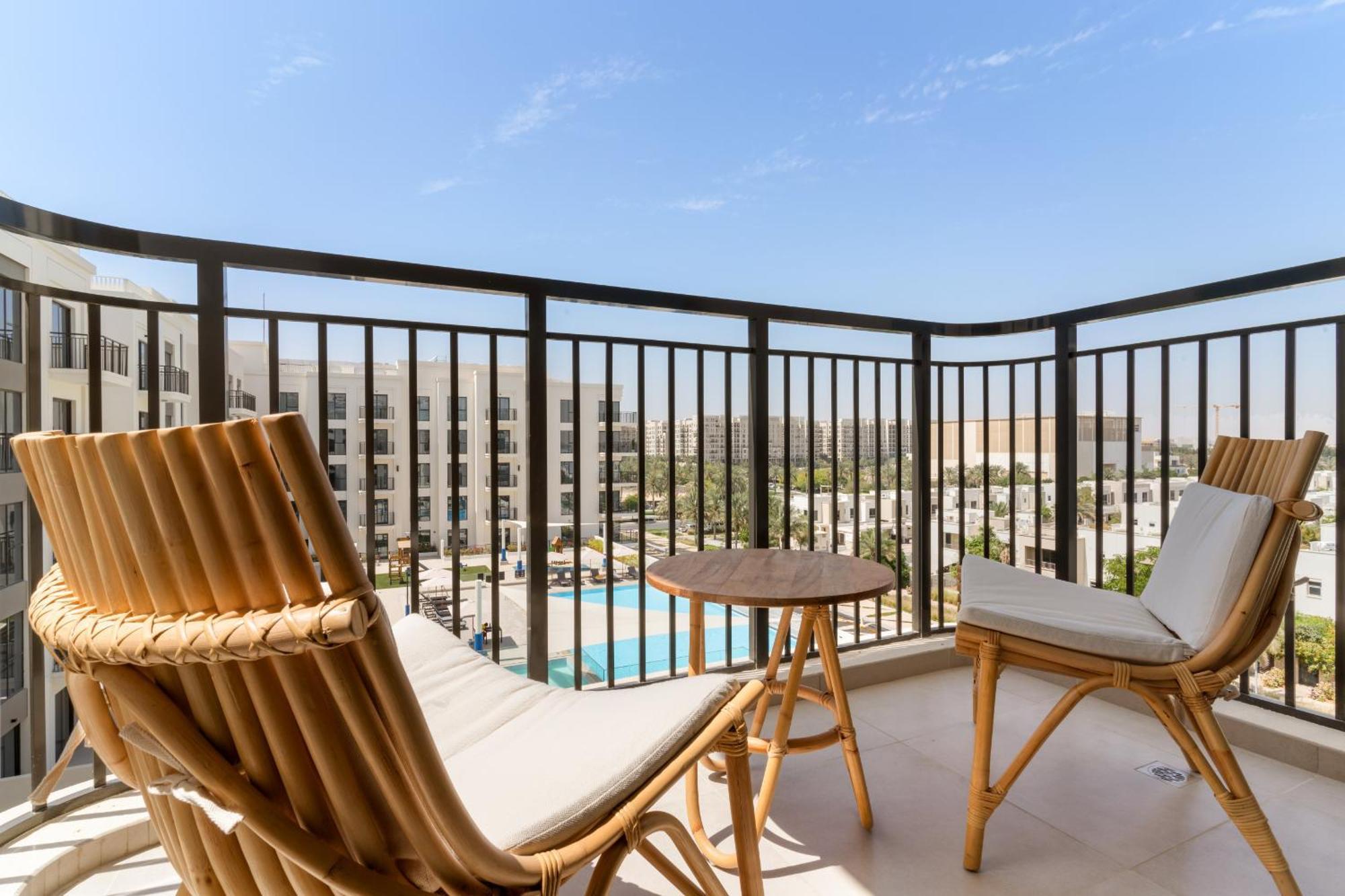 Apartment Vayk - Modern 2br With Pool View In Town Square *